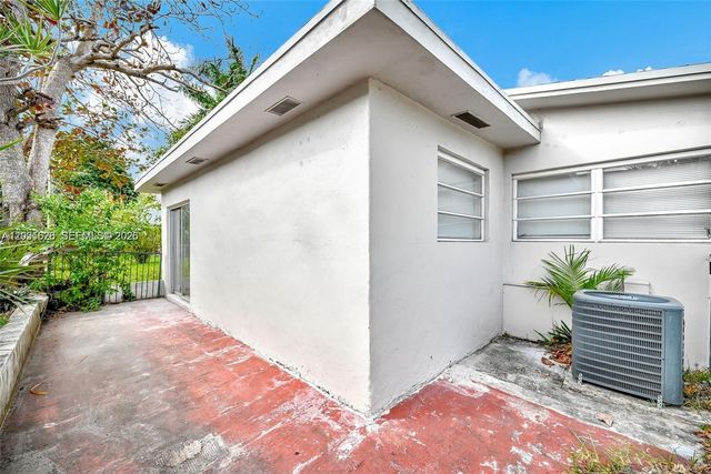 11812 NE 14th Ave 11810, Miami, FL 33161