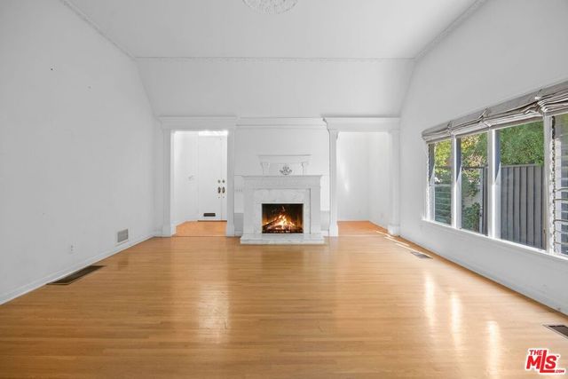 9044 Elevado Street, West Hollywood, CA 90069