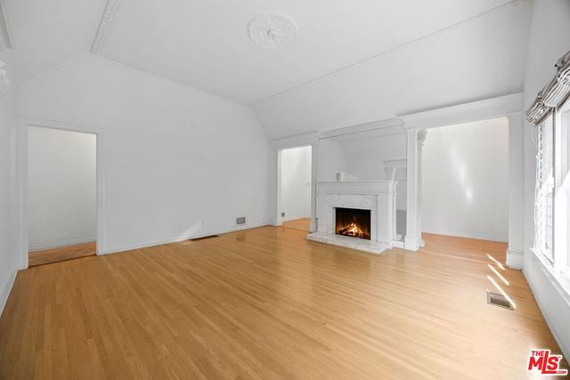 9044 Elevado Street, West Hollywood, CA 90069