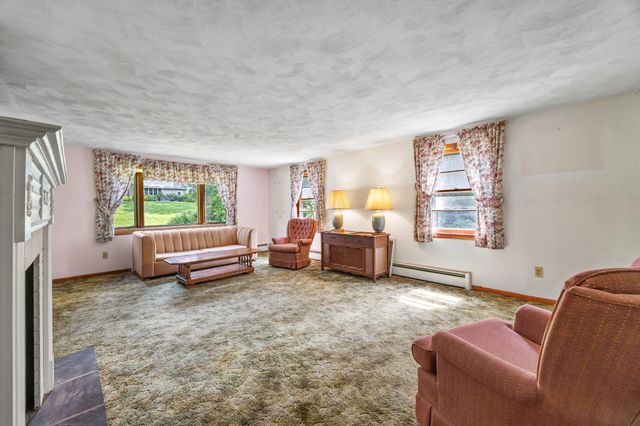 20 S Sycamore Knls, South Hadley, MA 01075