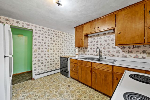 20 S Sycamore Knls, South Hadley, MA 01075