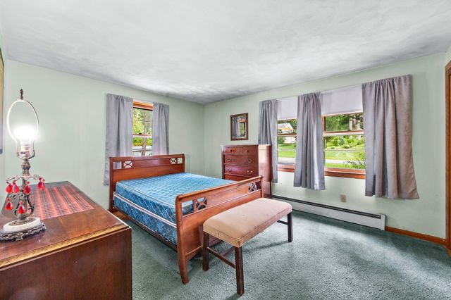 20 S Sycamore Knls, South Hadley, MA 01075