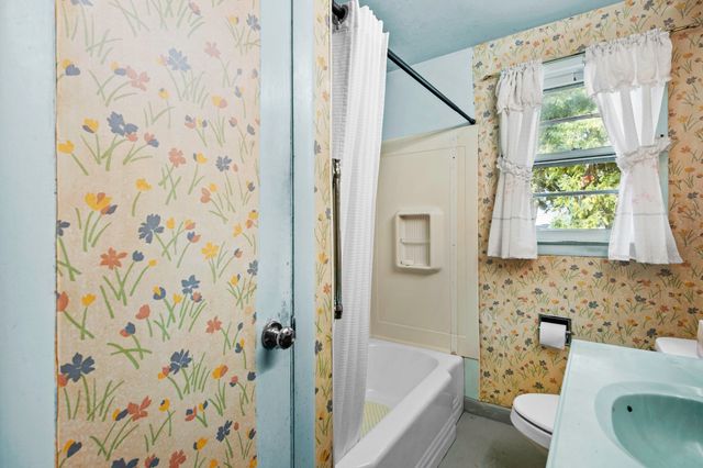 20 S Sycamore Knls, South Hadley, MA 01075