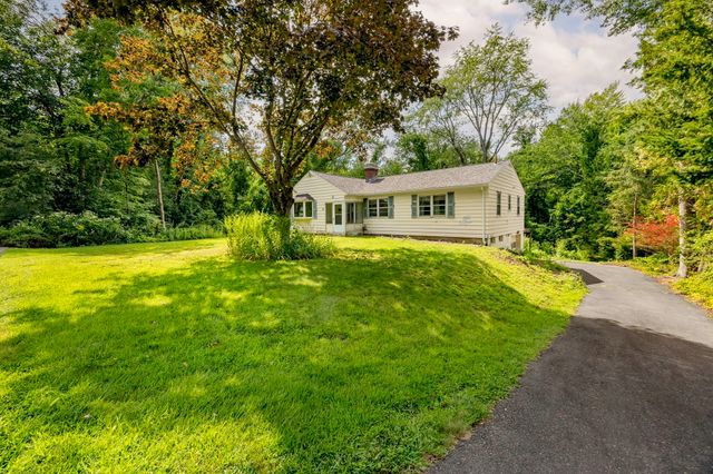 20 S Sycamore Knls, South Hadley, MA 01075