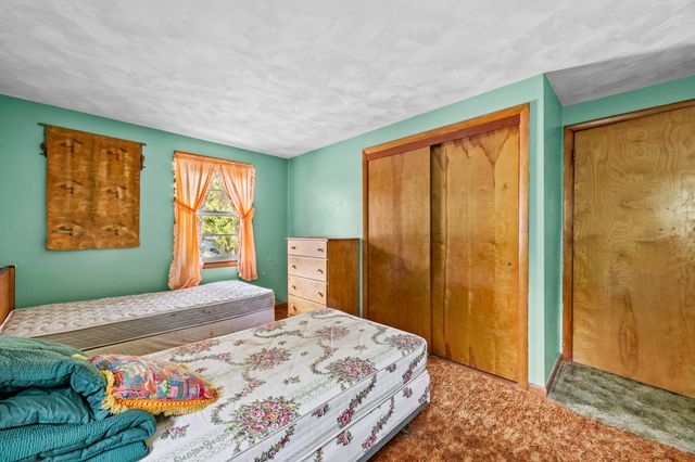 20 S Sycamore Knls, South Hadley, MA 01075