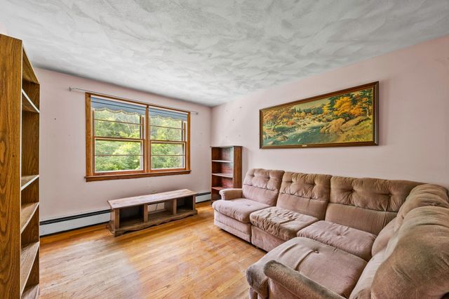 20 S Sycamore Knls, South Hadley, MA 01075