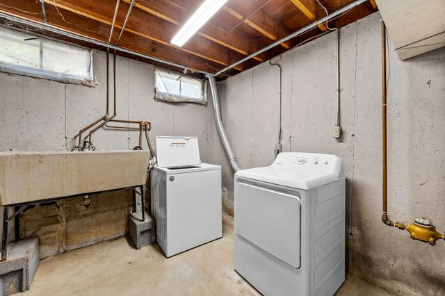 20 S Sycamore Knls, South Hadley, MA 01075
