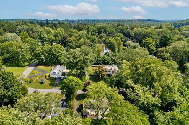 20 S Sycamore Knls, South Hadley, MA 01075