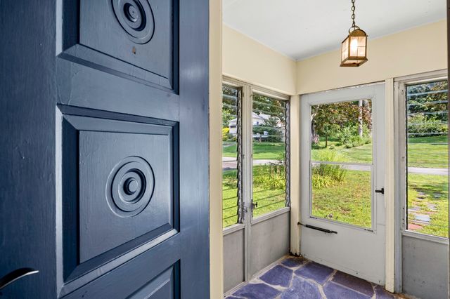 20 S Sycamore Knls, South Hadley, MA 01075