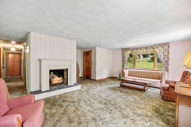 20 S Sycamore Knls, South Hadley, MA 01075