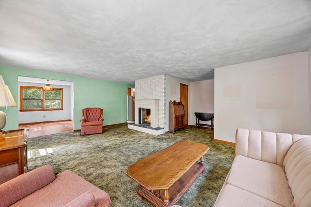 20 S Sycamore Knls, South Hadley, MA 01075