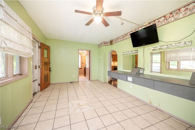 1953 Lawn Avenue, Lowellville, OH 44436