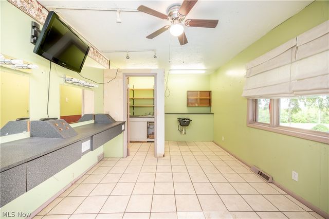 1953 Lawn Avenue, Lowellville, OH 44436