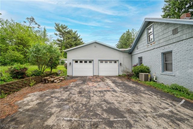 1953 Lawn Avenue, Lowellville, OH 44436