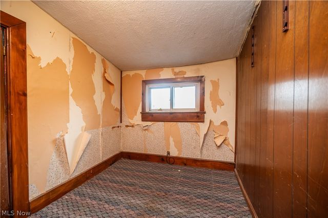 1953 Lawn Avenue, Lowellville, OH 44436