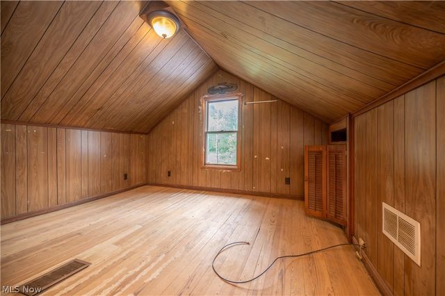 1953 Lawn Avenue, Lowellville, OH 44436