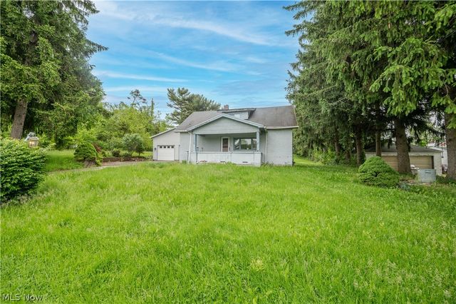 1953 Lawn Avenue, Lowellville, OH 44436