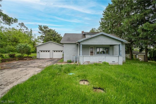 1953 Lawn Avenue, Lowellville, OH 44436