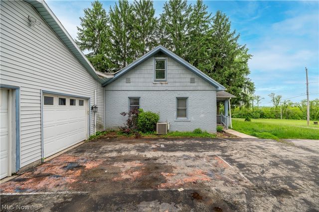 1953 Lawn Avenue, Lowellville, OH 44436