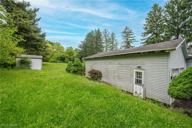 1953 Lawn Avenue, Lowellville, OH 44436