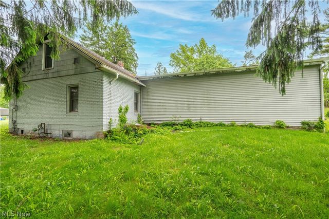 1953 Lawn Avenue, Lowellville, OH 44436