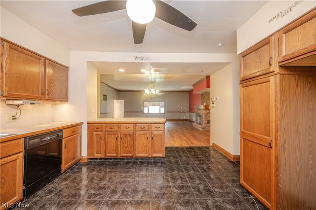 1953 Lawn Avenue, Lowellville, OH 44436