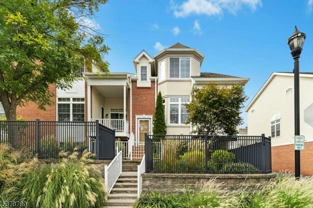 500 Maple Ct, Garwood Boro, NJ 07027