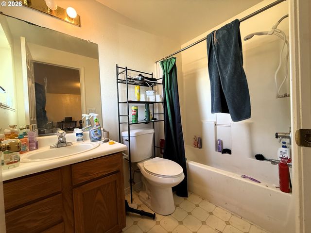 226 CYPRESS St, Brookings, OR 97415