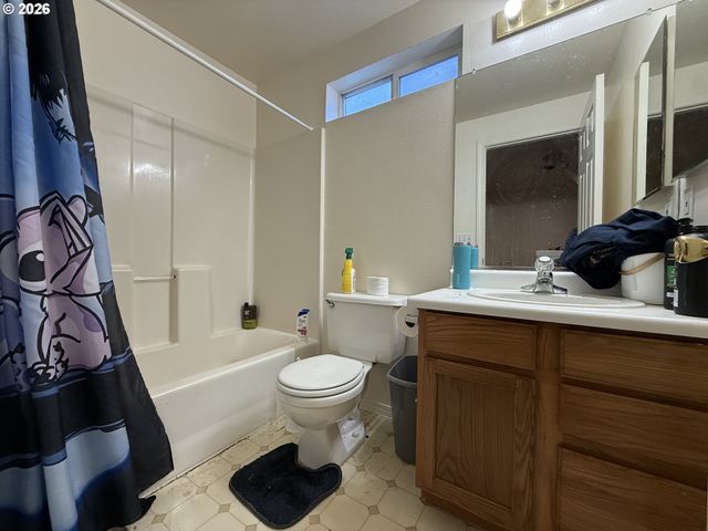 226 CYPRESS St, Brookings, OR 97415