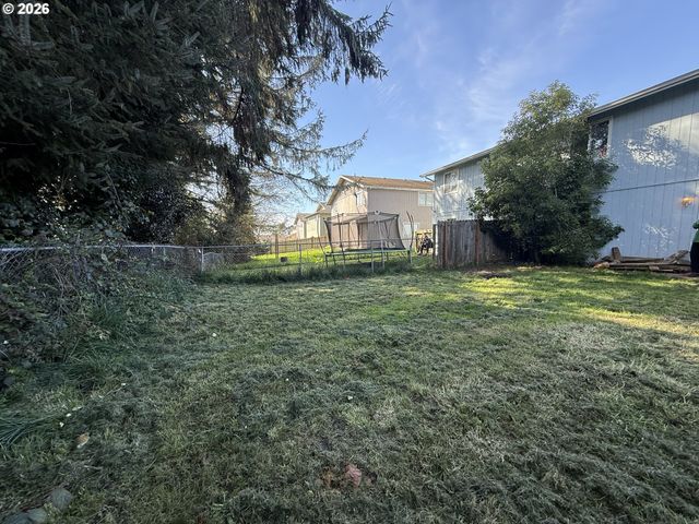 226 CYPRESS St, Brookings, OR 97415
