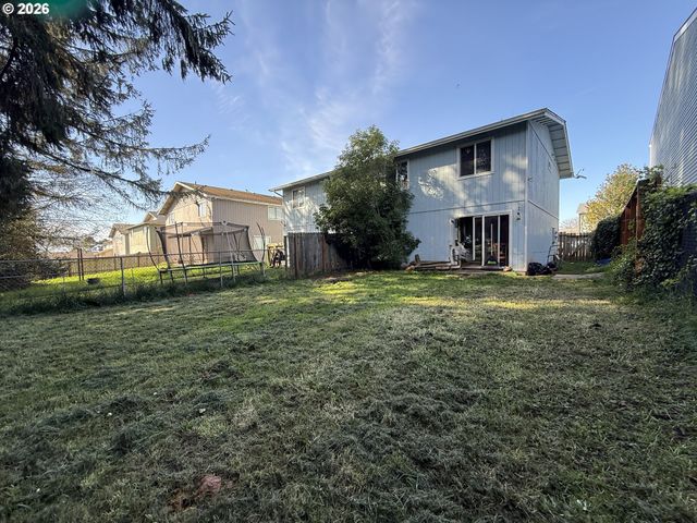 226 CYPRESS St, Brookings, OR 97415