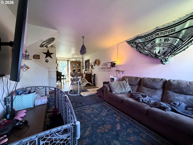 226 CYPRESS St, Brookings, OR 97415