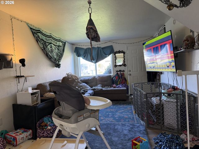226 CYPRESS St, Brookings, OR 97415