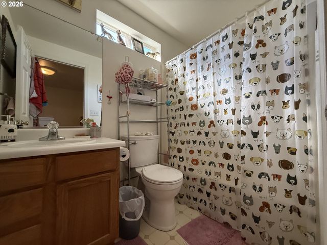 226 CYPRESS St, Brookings, OR 97415
