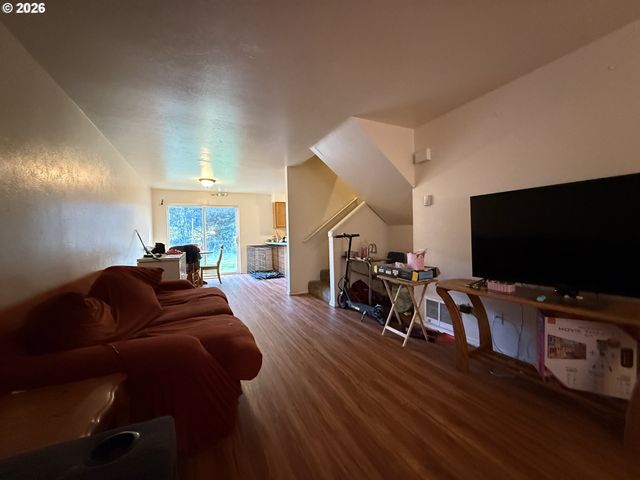 226 CYPRESS St, Brookings, OR 97415