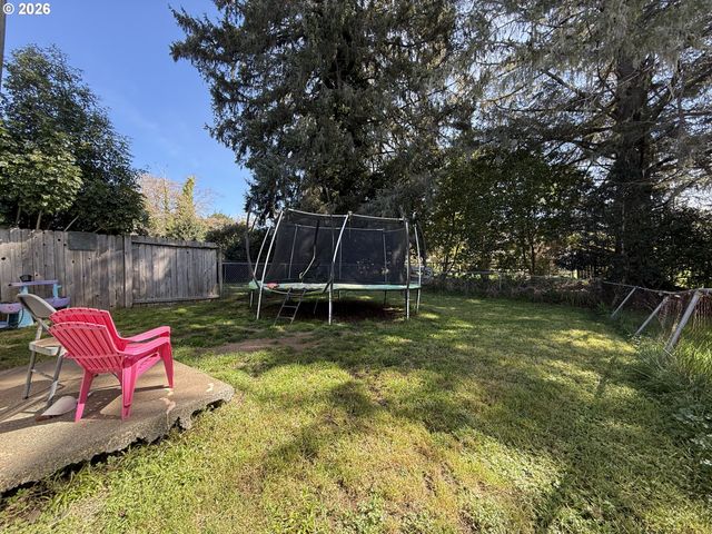 226 CYPRESS St, Brookings, OR 97415