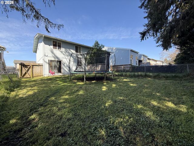 226 CYPRESS St, Brookings, OR 97415