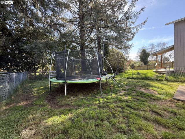 226 CYPRESS St, Brookings, OR 97415