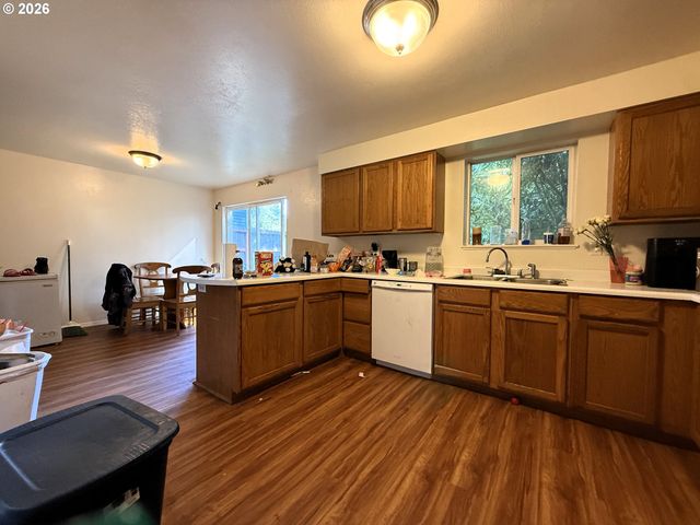 226 CYPRESS St, Brookings, OR 97415