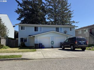 226 CYPRESS St, Brookings, OR 97415
