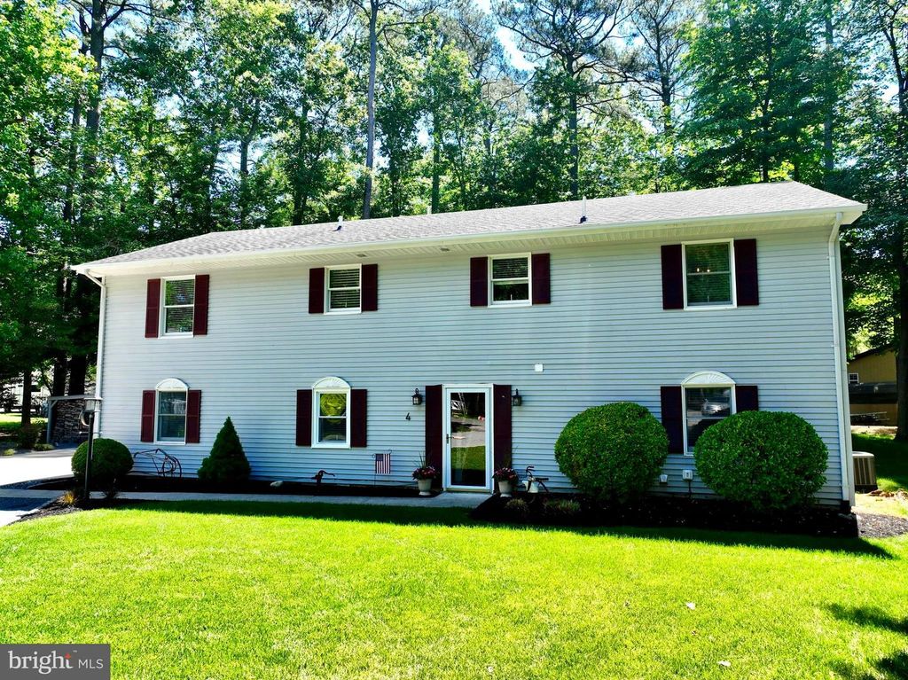 Image 1 of property listing at 4 BURR HILL DR, Ocean Pines, MD 21811