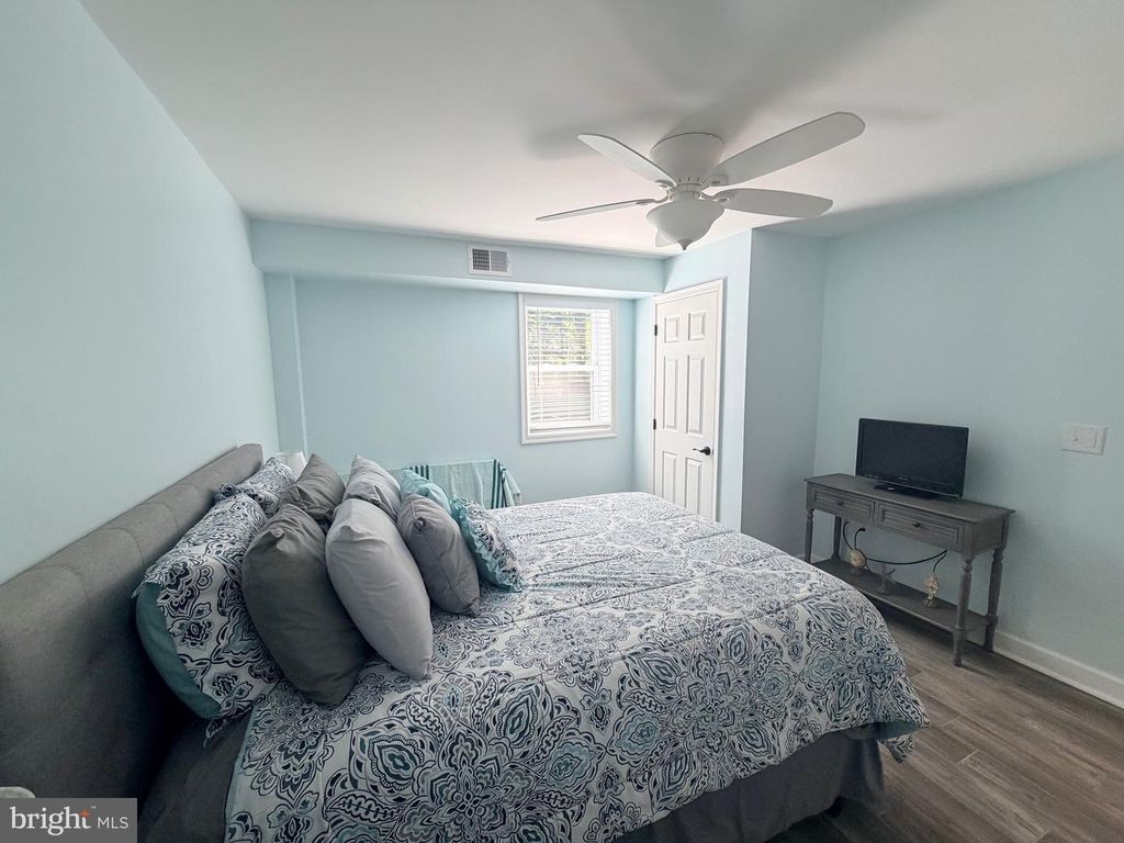 Image 20 of property listing at 4 BURR HILL DR, Ocean Pines, MD 21811
