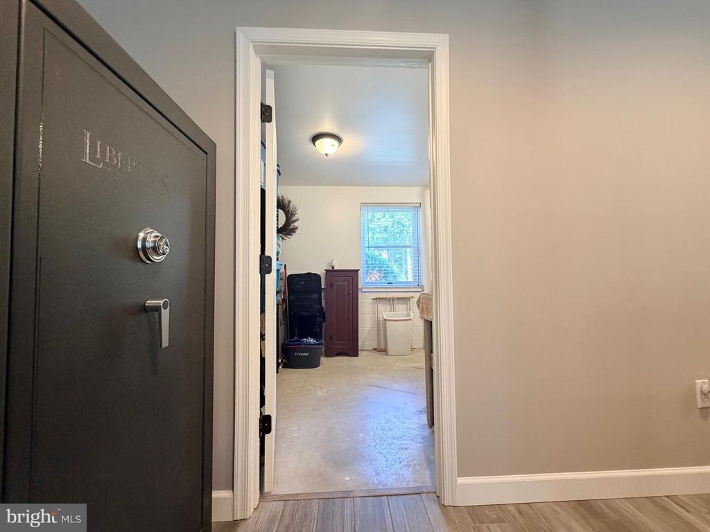 Image 21 of property listing at 4 BURR HILL DR, Ocean Pines, MD 21811