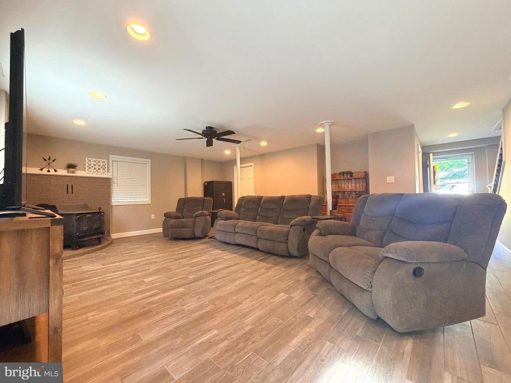 Image 24 of property listing at 4 BURR HILL DR, Ocean Pines, MD 21811