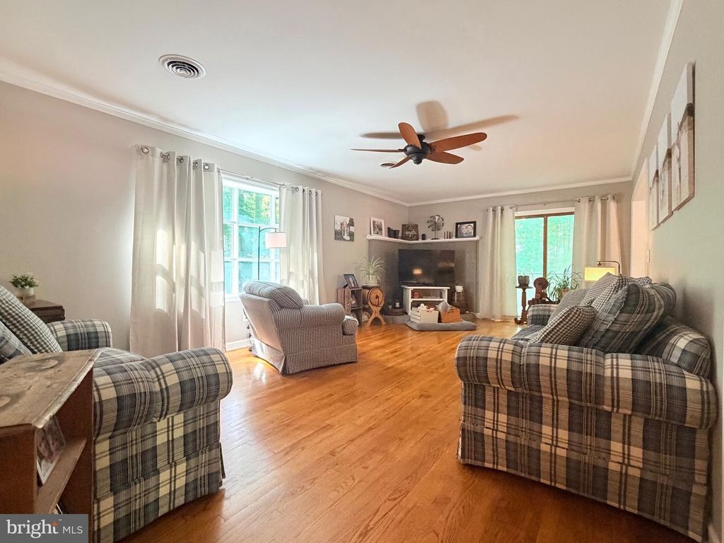 Image 27 of property listing at 4 BURR HILL DR, Ocean Pines, MD 21811