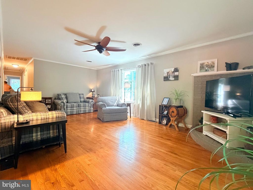 Image 30 of property listing at 4 BURR HILL DR, Ocean Pines, MD 21811