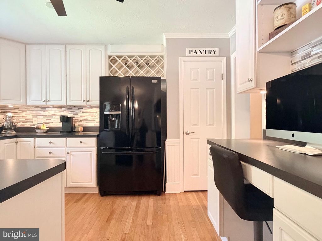 Image 38 of property listing at 4 BURR HILL DR, Ocean Pines, MD 21811