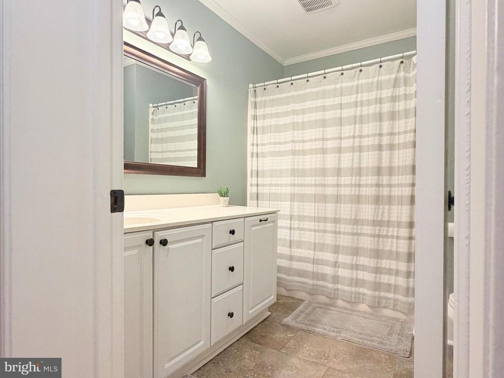 Image 42 of property listing at 4 BURR HILL DR, Ocean Pines, MD 21811