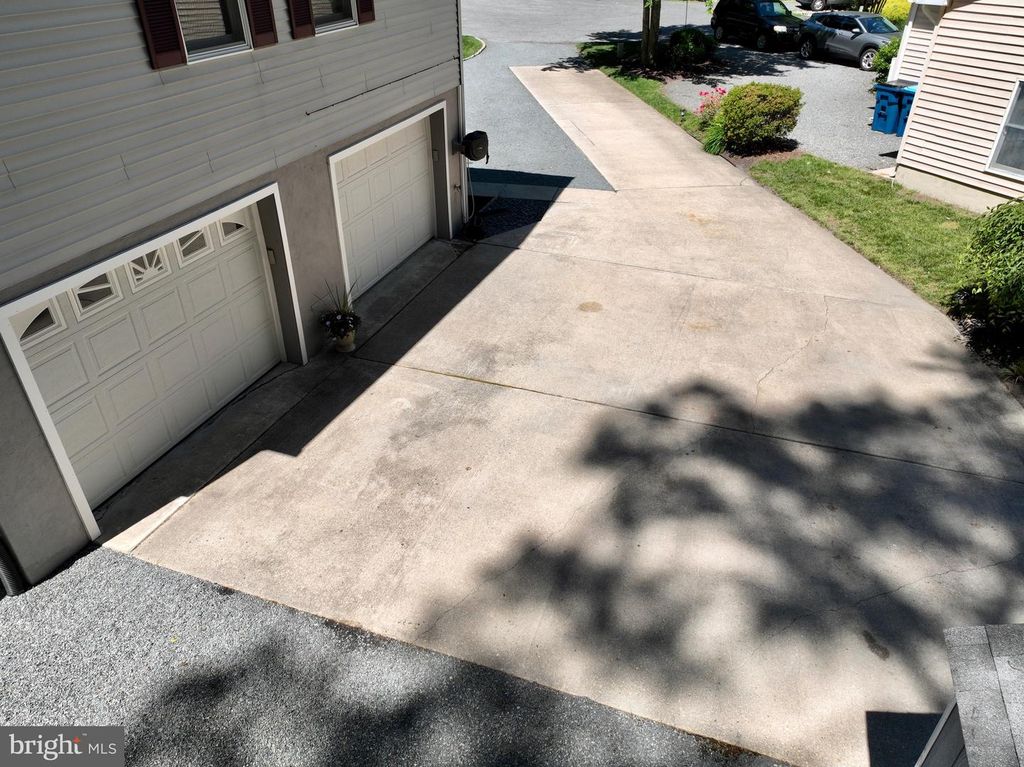 Image 6 of property listing at 4 BURR HILL DR, Ocean Pines, MD 21811