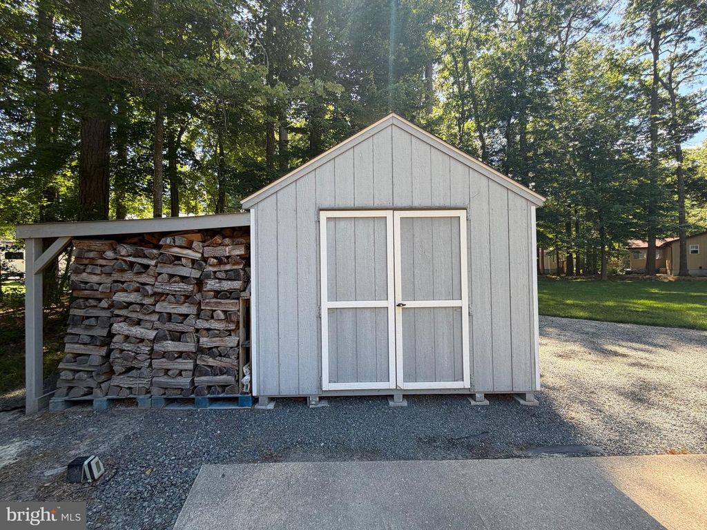 Image 65 of property listing at 4 BURR HILL DR, Ocean Pines, MD 21811